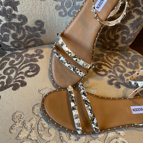 SOLD🆕SteveMadden Odele stud sandal Sz 8.5 - Picture 4 of 6